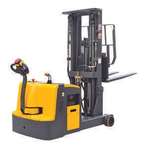 Штабелер самоходный 1,5 т 5,6 м TOR CPD15W с раздвижными 
вилами и противовесом (сопровождаемый)